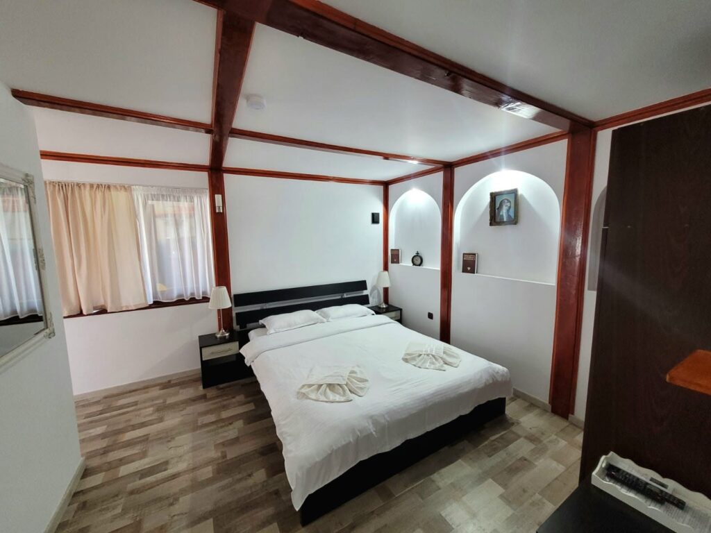 Cameră de cazare cu pat dublu, Casa Obreja, Parcheș