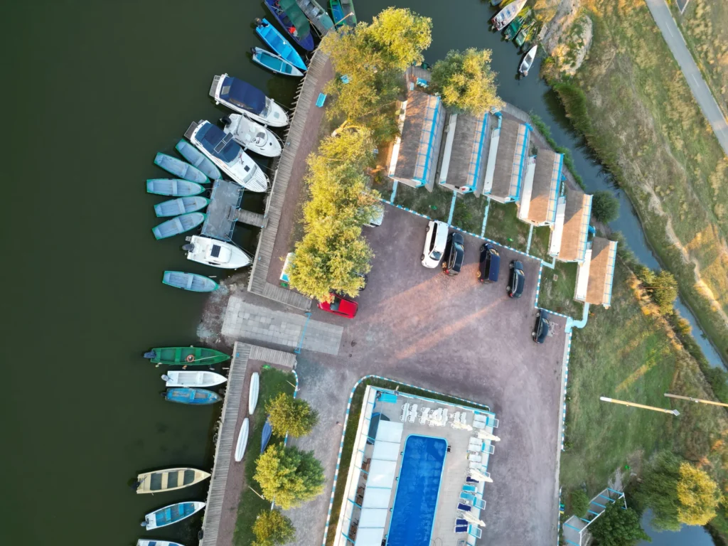 Casa Pescarilor Lunca și Lacul Golovița, fotografie din dronă